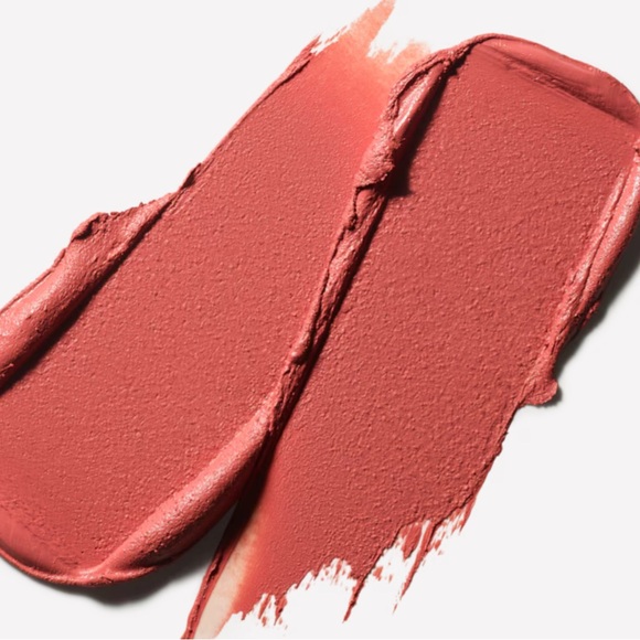 βοΈ RUNWAY HIT a MAC RETRO MATTE LIPSTICK. RETAIL $23. **NEW IN THE BOX. - Picture 3 of 13